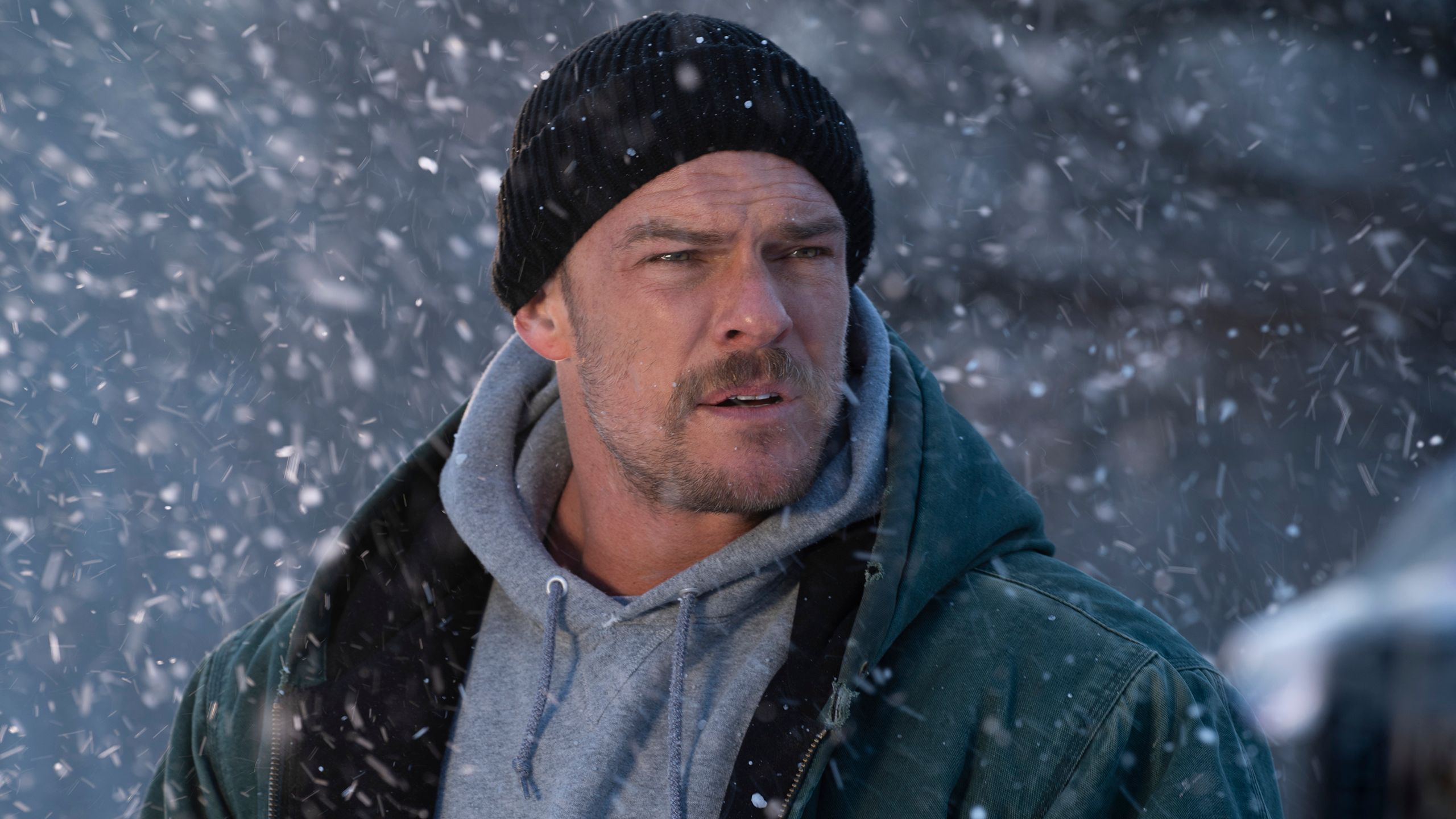 Alan Ritchson's #1 Sci-Fi Thriller On Netflix Is Reacher Turned Up To 11