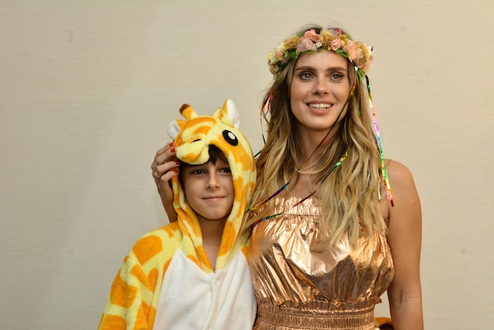 Carolina Dieckmann ao lado do filho José, então com 10 anos de idade, em foto de 2019. Atualmente, jovem é maior de idade e mora na Holanda. Foto: Iara Morselli/Estadão