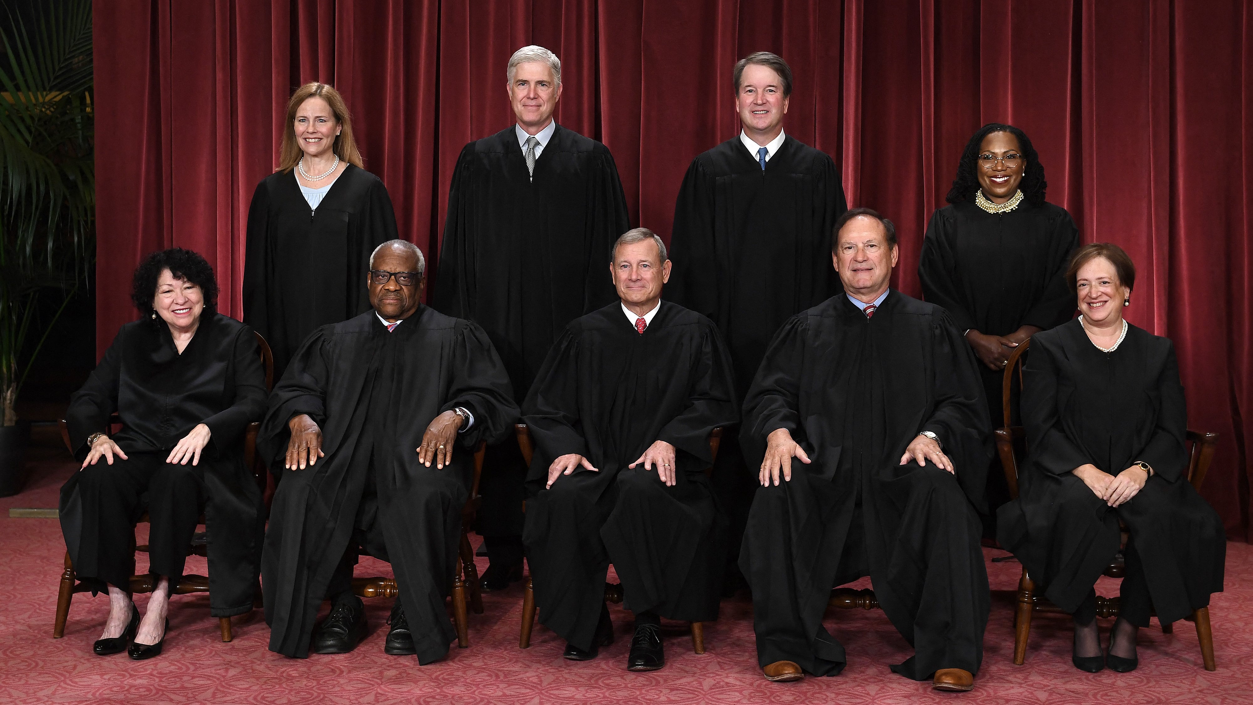Devastating Poll Reveals New Low for SCOTUS After Trump-Friendly Rulings