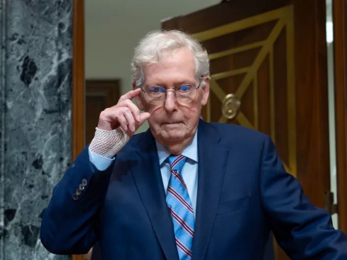 Discrepancies Noted in Mitch McConnell's Latest Hospital Photo