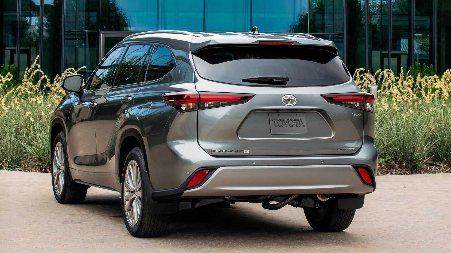 2026 Toyota Highlander Hybrid Rear 3/4 shot parked in driveway