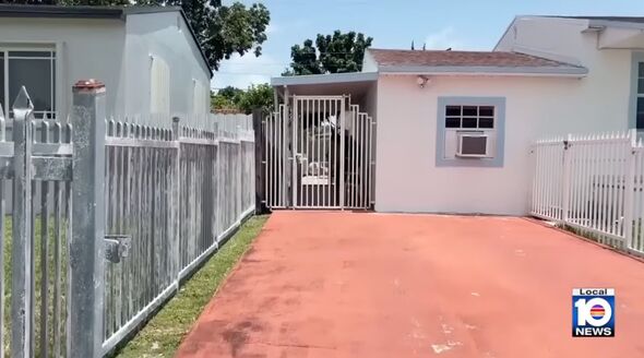 ***MUST LINK TO COVER USE OF GRAB - https://www.youtube.com/watch?v=0QwLeuoENhU Florida mom 'chains