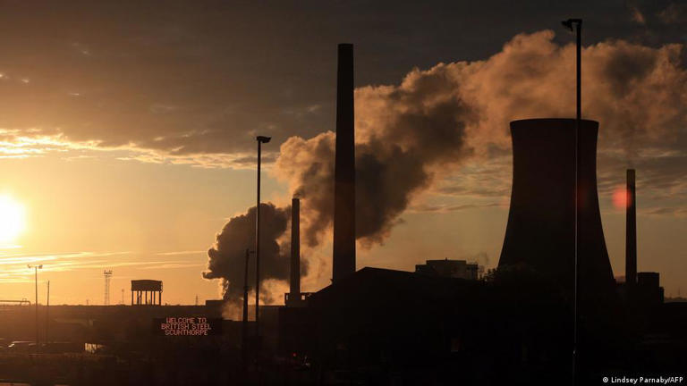 La medida, aplaudida por los sindicatos británicos, se enmarca en un plan que fijó el objetivo de que hasta el 50 % del acero utilizado en el Reino Unido sea producido en el país.