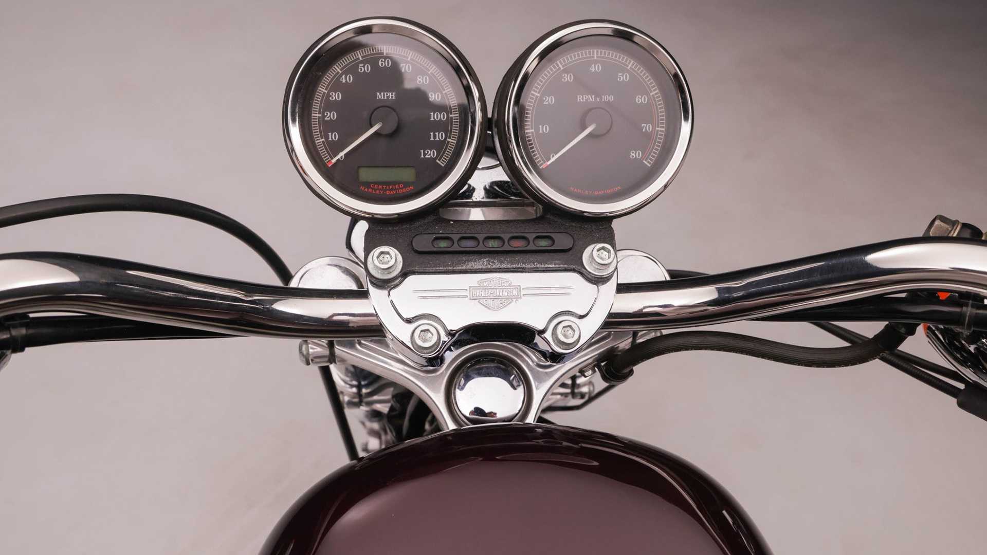 2005 Harley-Davidson Sportster 1200 Roadster gauges