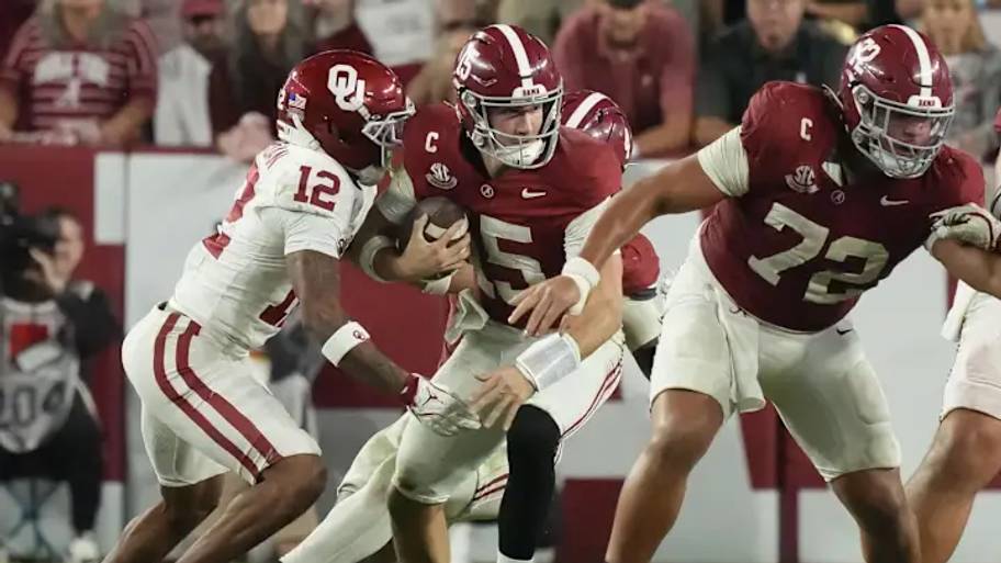 Devon Jordan's highlight sack on Ty Simpson in the 2026 CFP