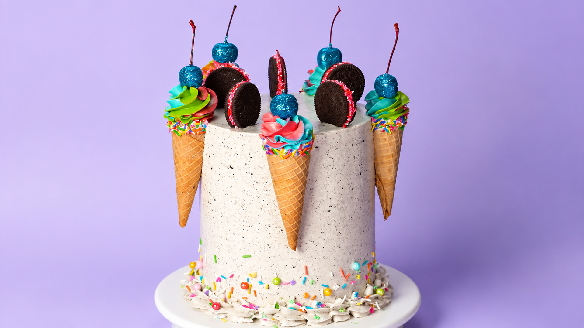 Holiday chocolate cake decorating ideas that look amazing