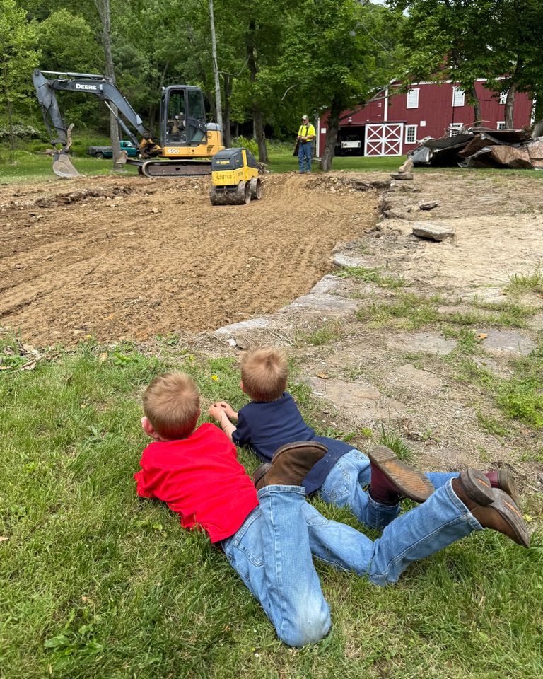 Family Moves Into Abandoned House and Spends $15K to Turn Pool ‘Full of Snakes’ Into ‘Functional And Beautiful’ Garden