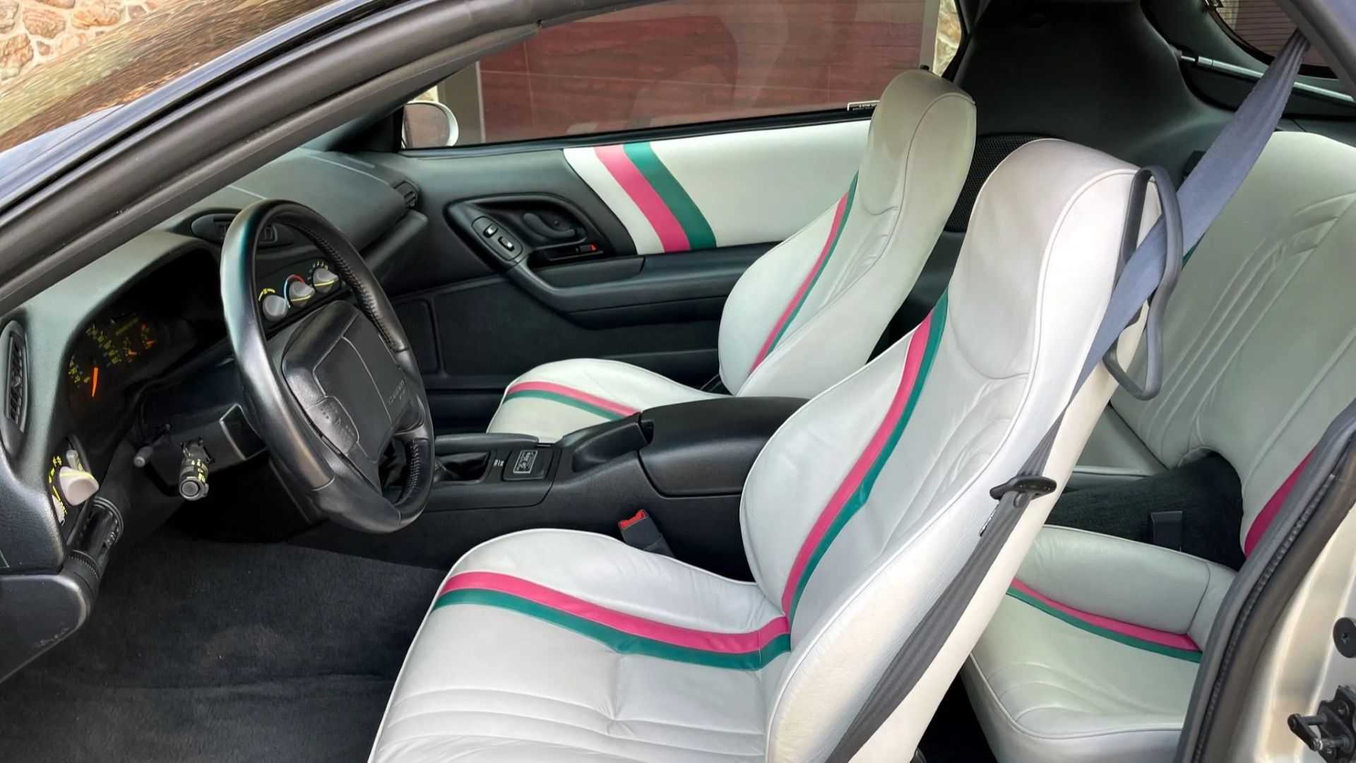 1993 Chevrolet Camaro Z28 C8 interior