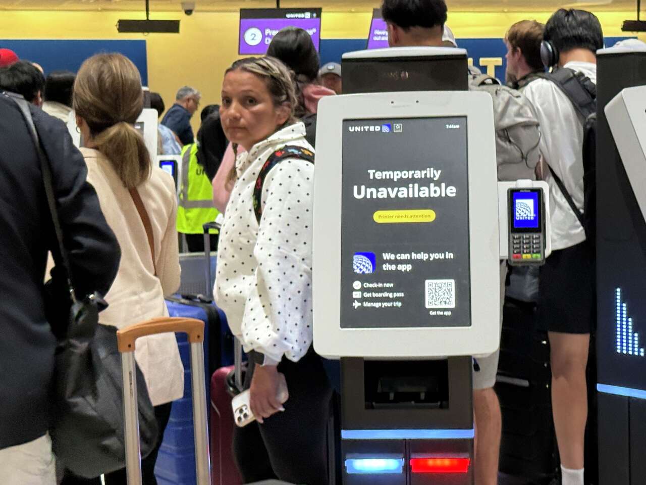 United Airlines' computer system goes down and delays hundreds of passengers at IAH