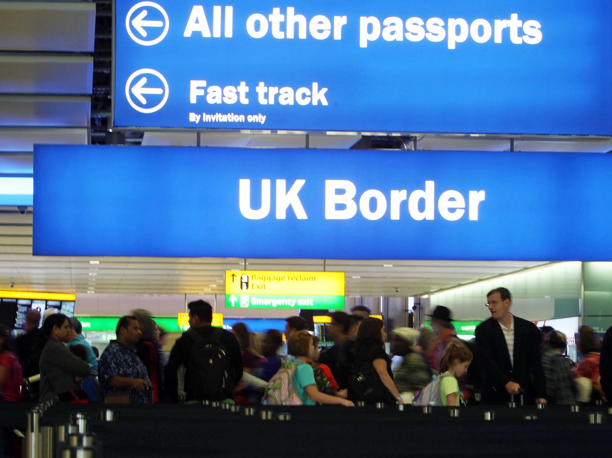 Waiting times at passport control 'being tripled by EU border system'