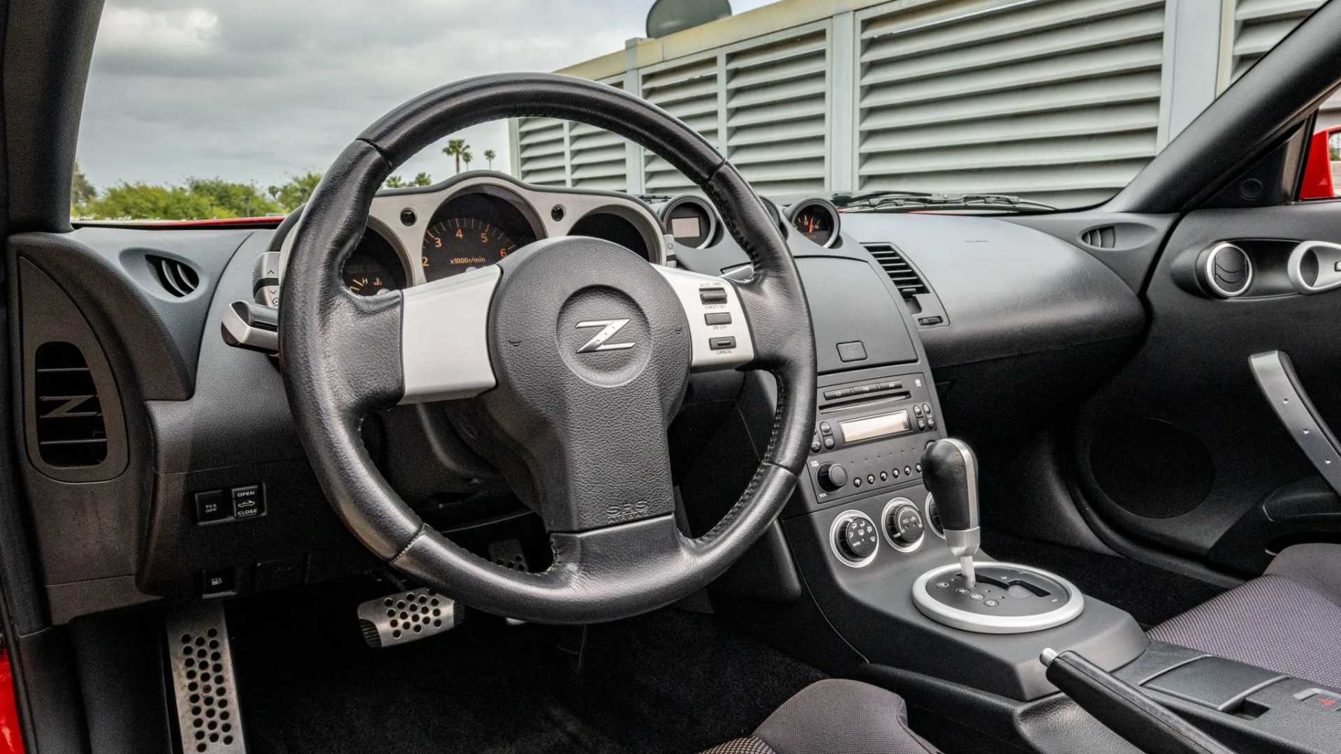 2004 Nissan 350Z Roadster Interior