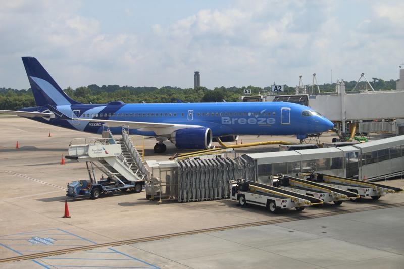 Breeze Airways at Charleston International Airport. File/Megan Fernandes/Staff