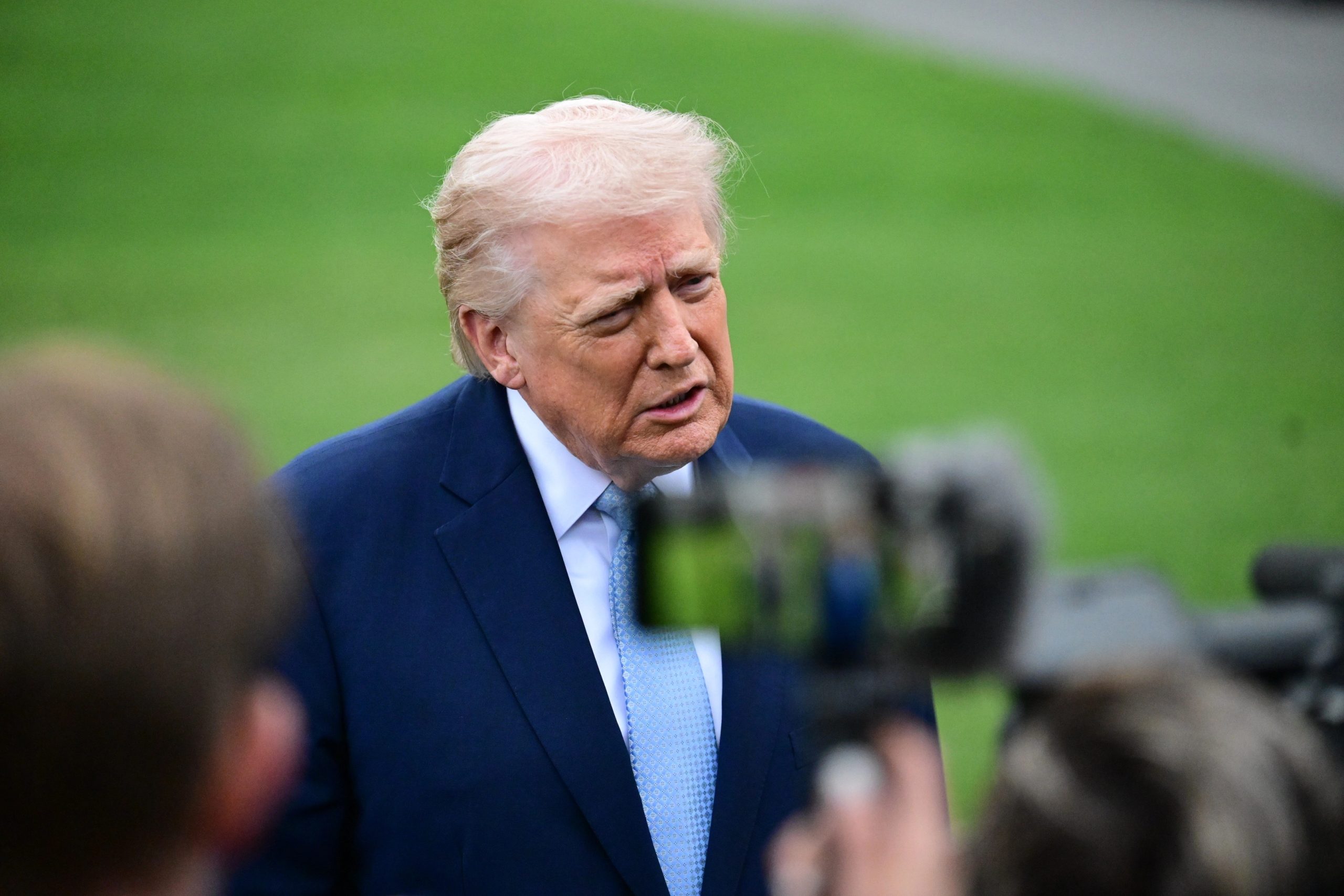 Trump photo vanishes from Epstein files, then reappears as transparency ...