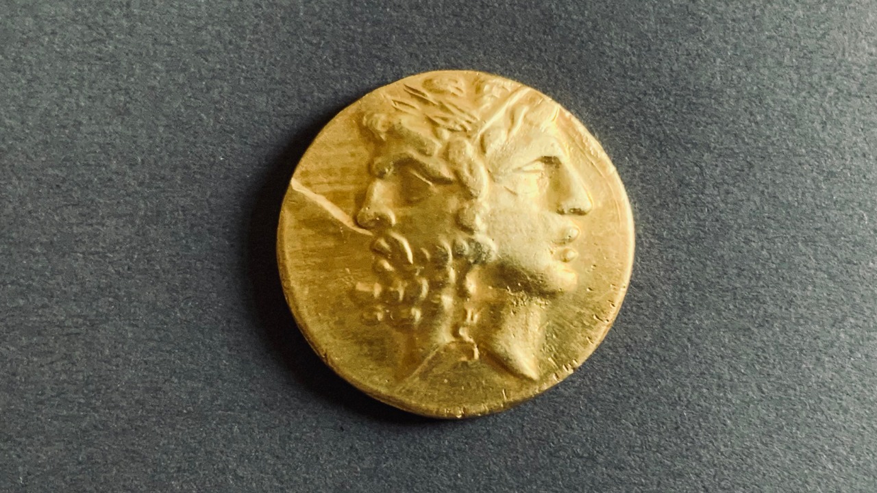 A gold treasure found in Romania is forcing a rethink of the Bronze Age timeline