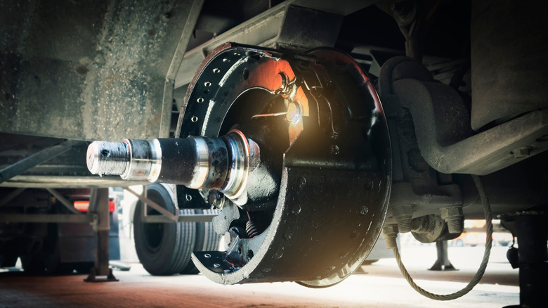 Semi truck drum brakes with assembled brake shoes