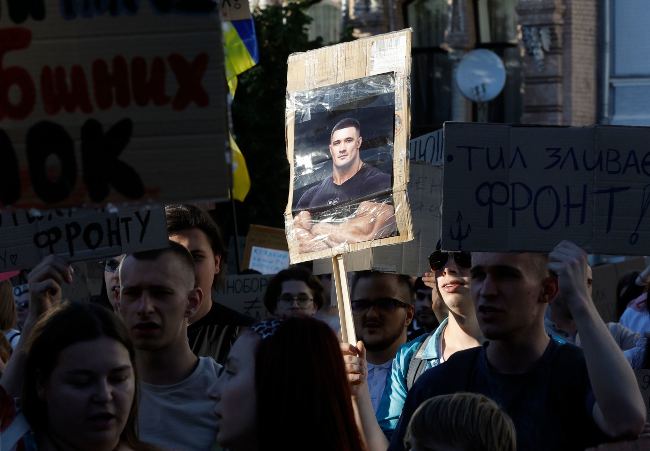 Zelensky seeks to quell growing discontent over ouster of defense minister