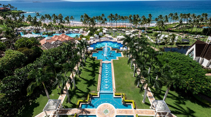 12 Best Lazy River Resorts in the USA