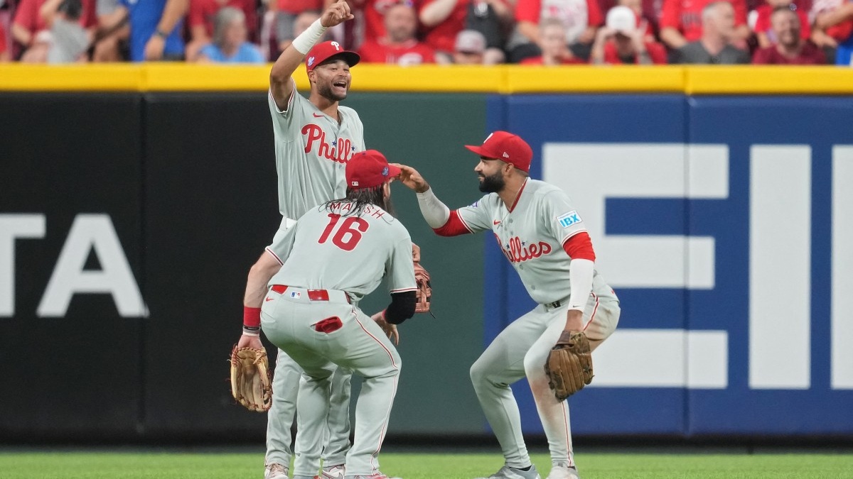 MLB: Total Madness! Phillies Outfielder Pulls Off Defensive Gem While Putting On His Shades