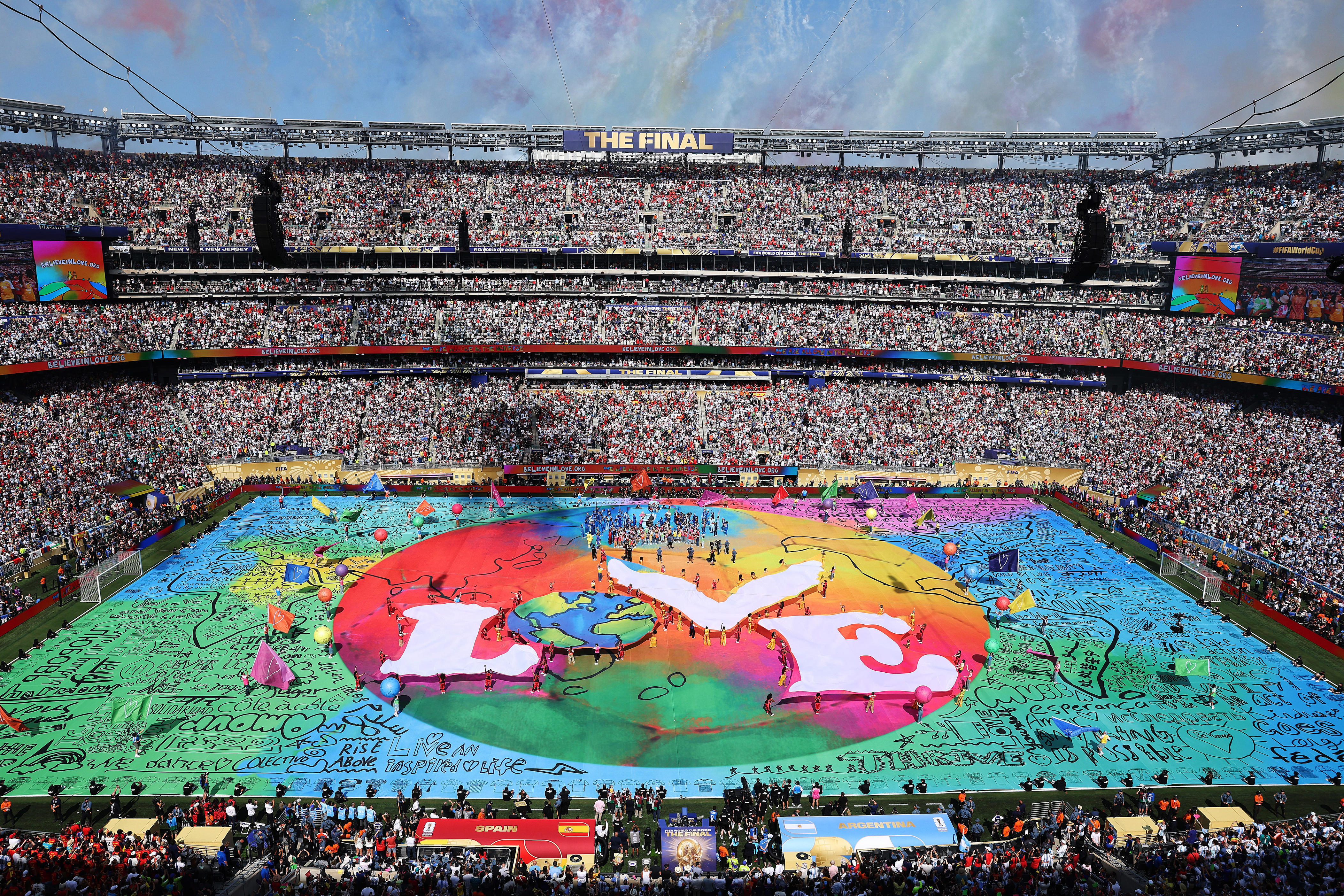 Best images from World Cup halftime show featuring Madonna, Justin Bieber