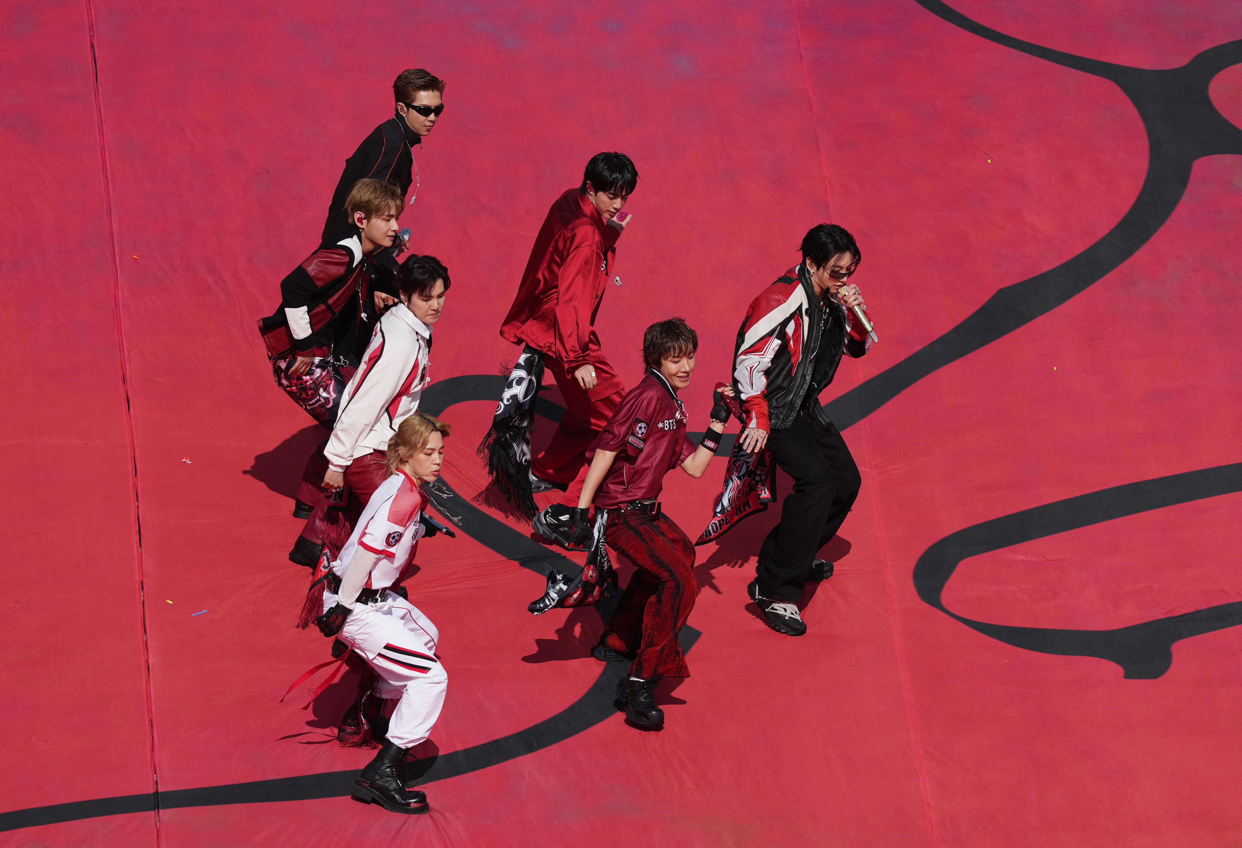 Best images from World Cup halftime show featuring Madonna, Justin Bieber