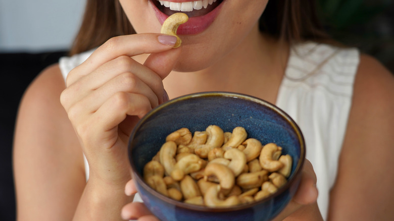 Eating Cashews Has An Unexpected Effect On Your Teeth