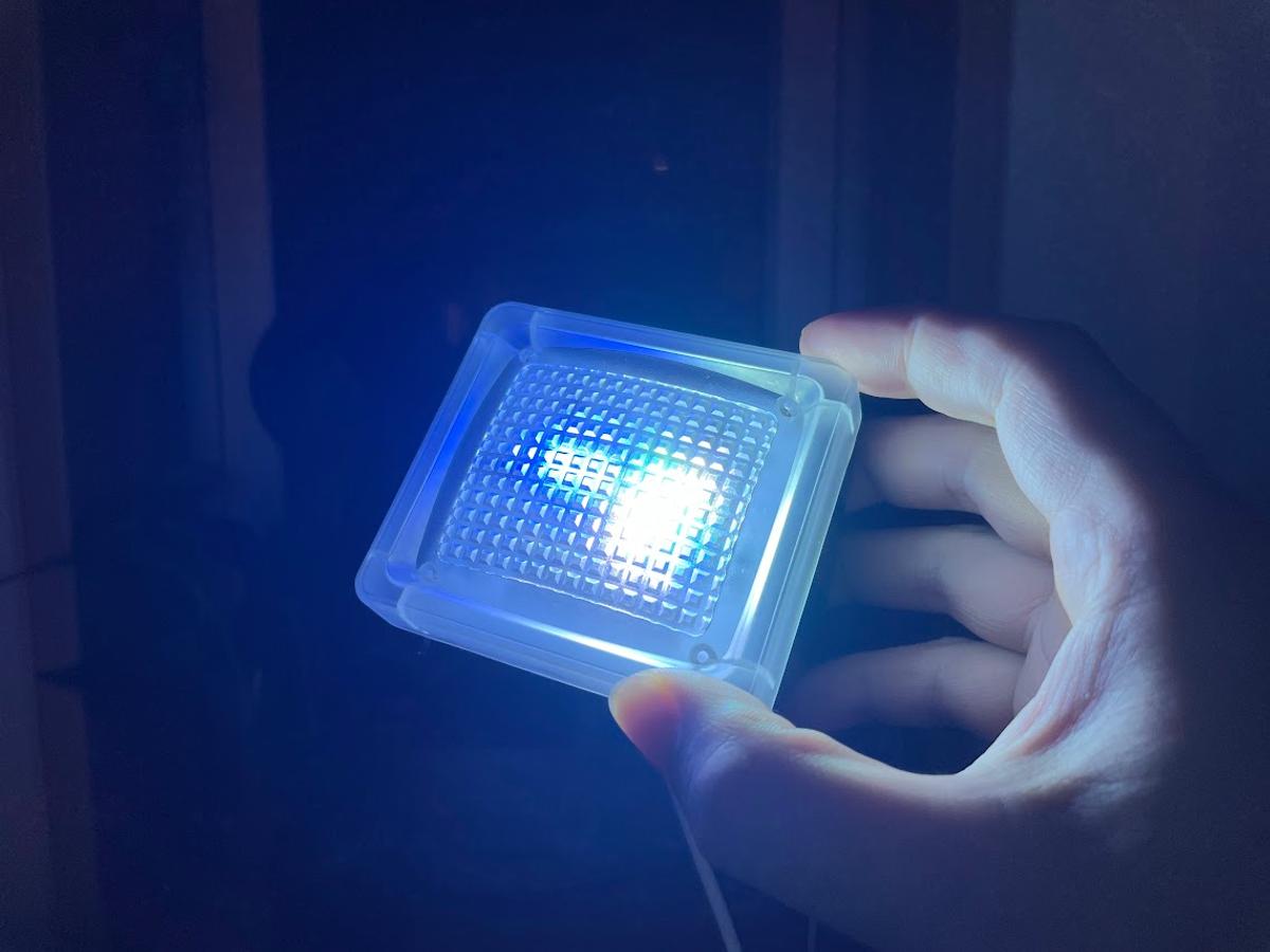 玄関に謎のマーキングが? 空き巣対策でダミーテレビを導入してみた