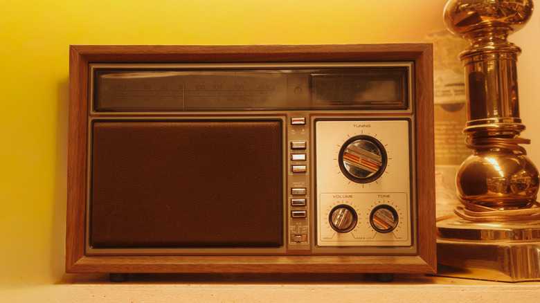 Vintage 1960s radio on shelf.