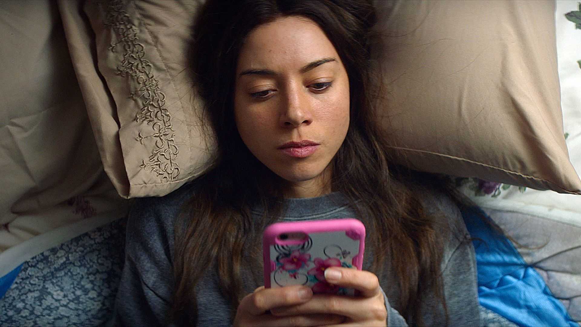 Aubrey Plaza Is A Crazy Good Stalker in the Underrated 2017 Dark Comedy, Ingrid Goes Wes