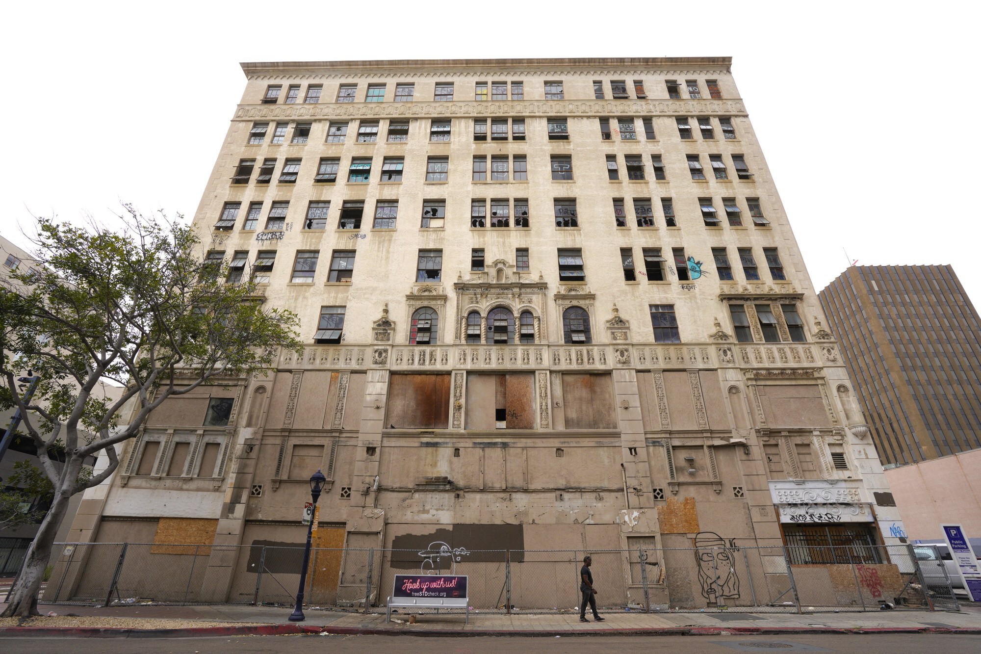 Prebys Foundation agrees to buy abandoned California Theatre building