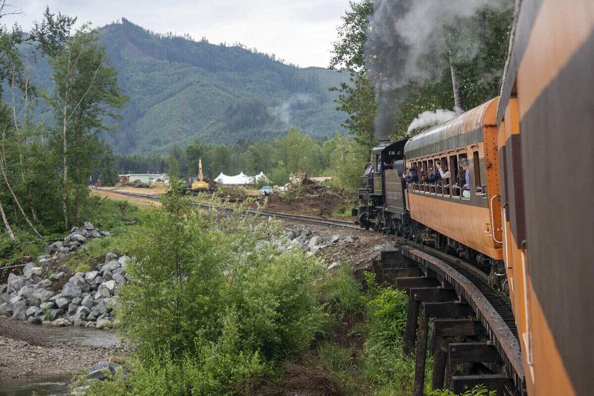 Scenic train near Mount Rainier to expand its line for first time in decades