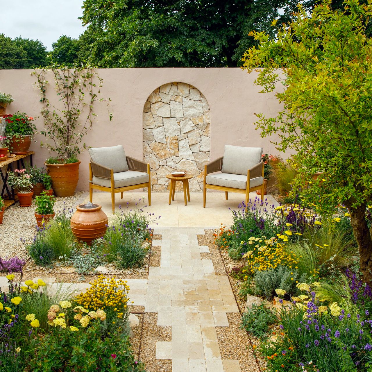 9 clever landscape-design tricks to make a boxy backyard feel bigger