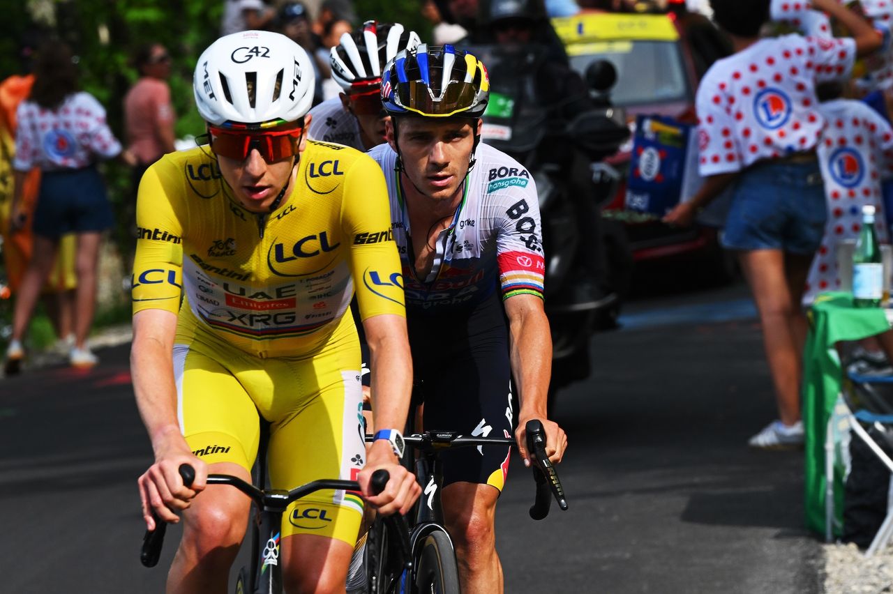 Tadej Pogačar (UAE Team Emirates-XRG) with Remco Evenepoel (Red Bull-Bora-hansgrohe) and teammate Isaac del Toro on his wheel on Plateau de Solaison, final climb of stage 15