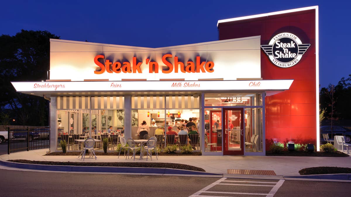 athensgeorgia-april23exteriorofsteaknshake
