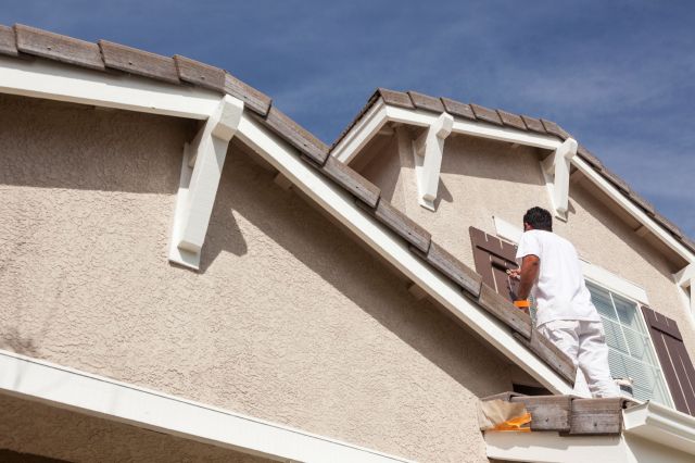 Las Vegas woman gets HOA order to repaint roof trim, asks why matching homes were passed over