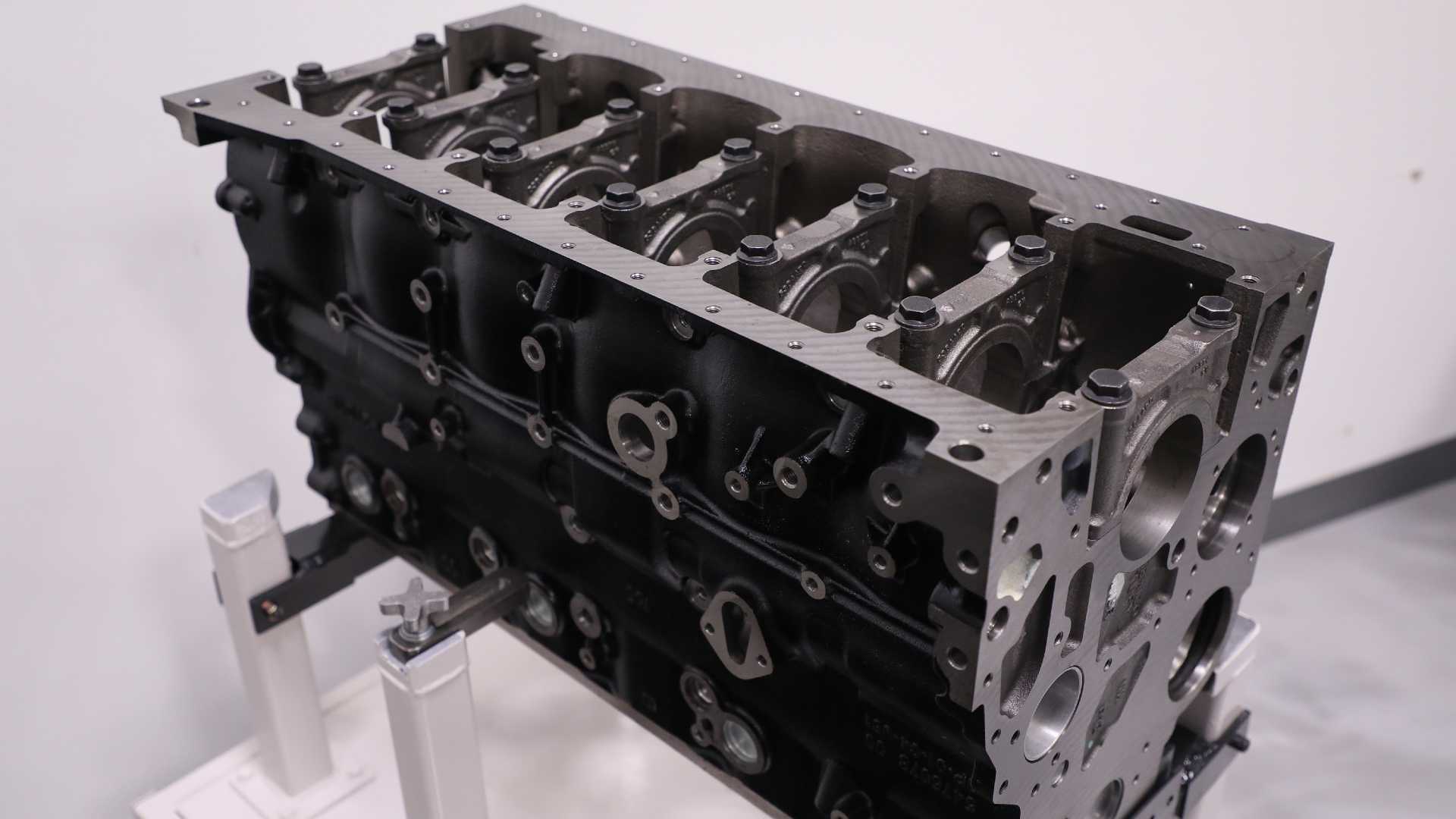 2019 RAM 3500 Heavy Duty engine block