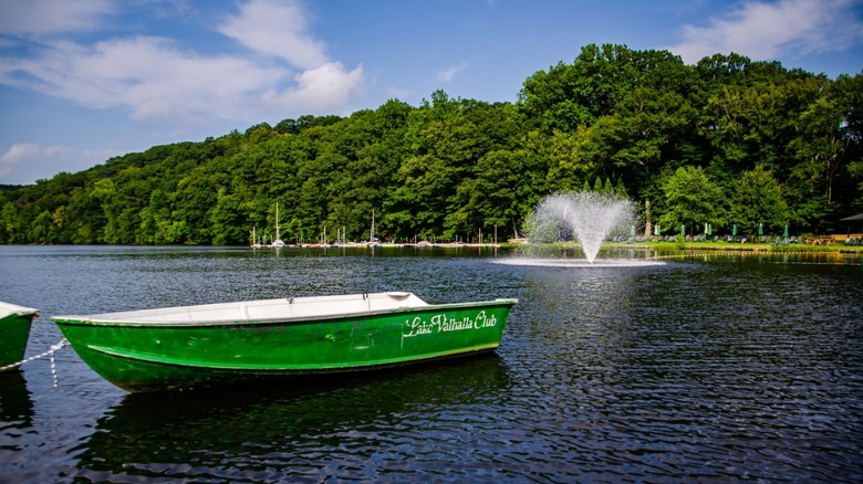 New Jersey's quaint town an hour from NYC is an outdoor gem with scenic parks, lake fun, and local eats