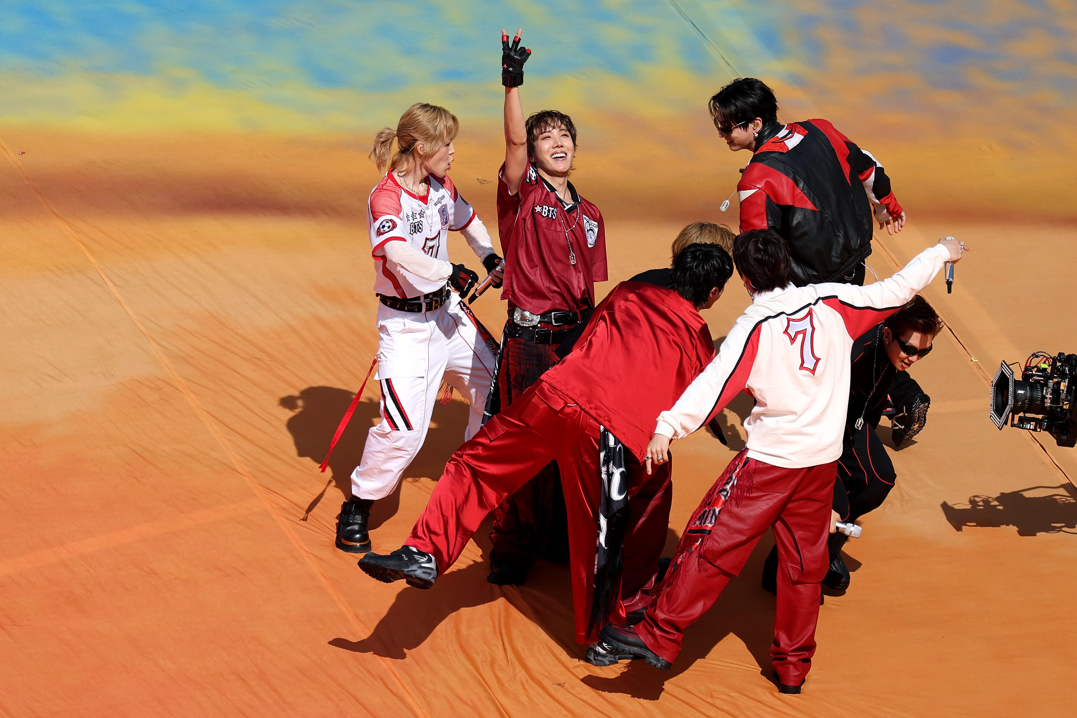 Best images from World Cup halftime show featuring Madonna, Justin Bieber