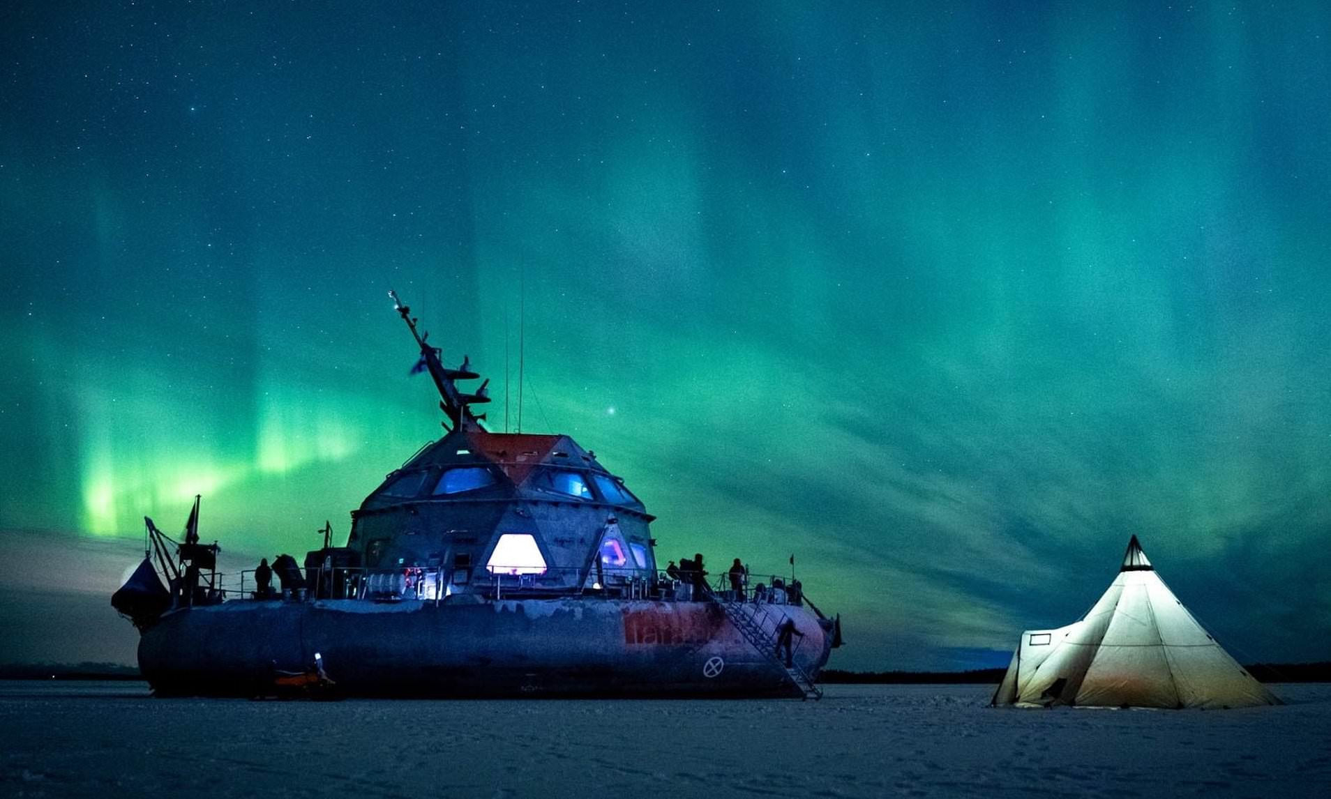Giant floating igloo that can endure -52C sets off for the Arctic