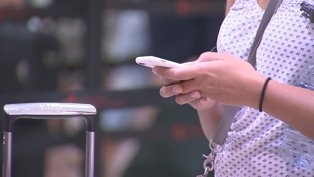 More than 30% of WA school districts have no cell phone policy as ...