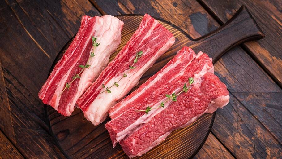 Raw beef short ribs