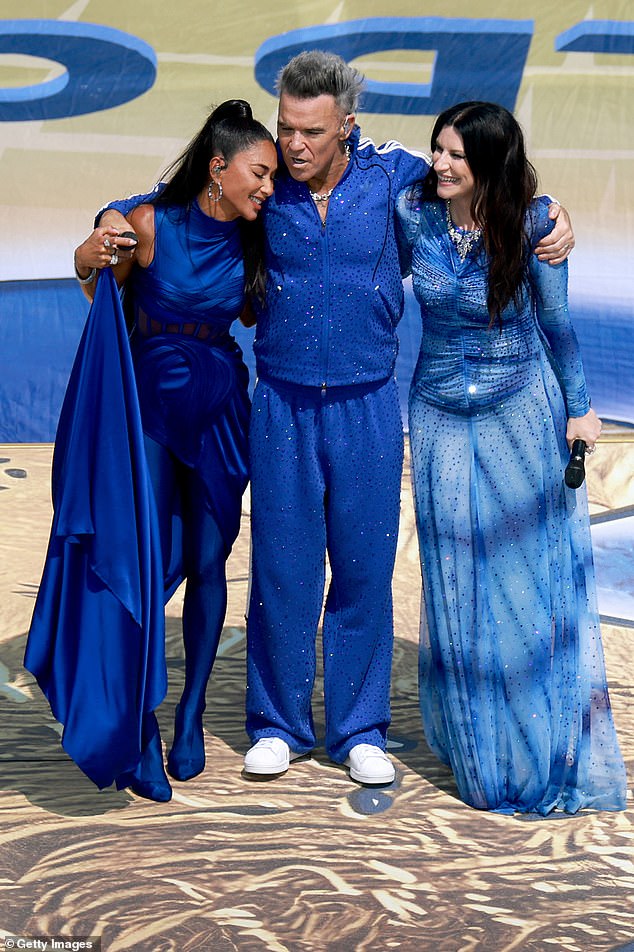 Scherzinger opted for a dramatic blue gown that had a huge ruffle in the front and a long train, which she paired with matching tights and heels, while Williams donned a sparkly tracksuit. Pausini, for her part, wore a blue tie-dye sparkly gown