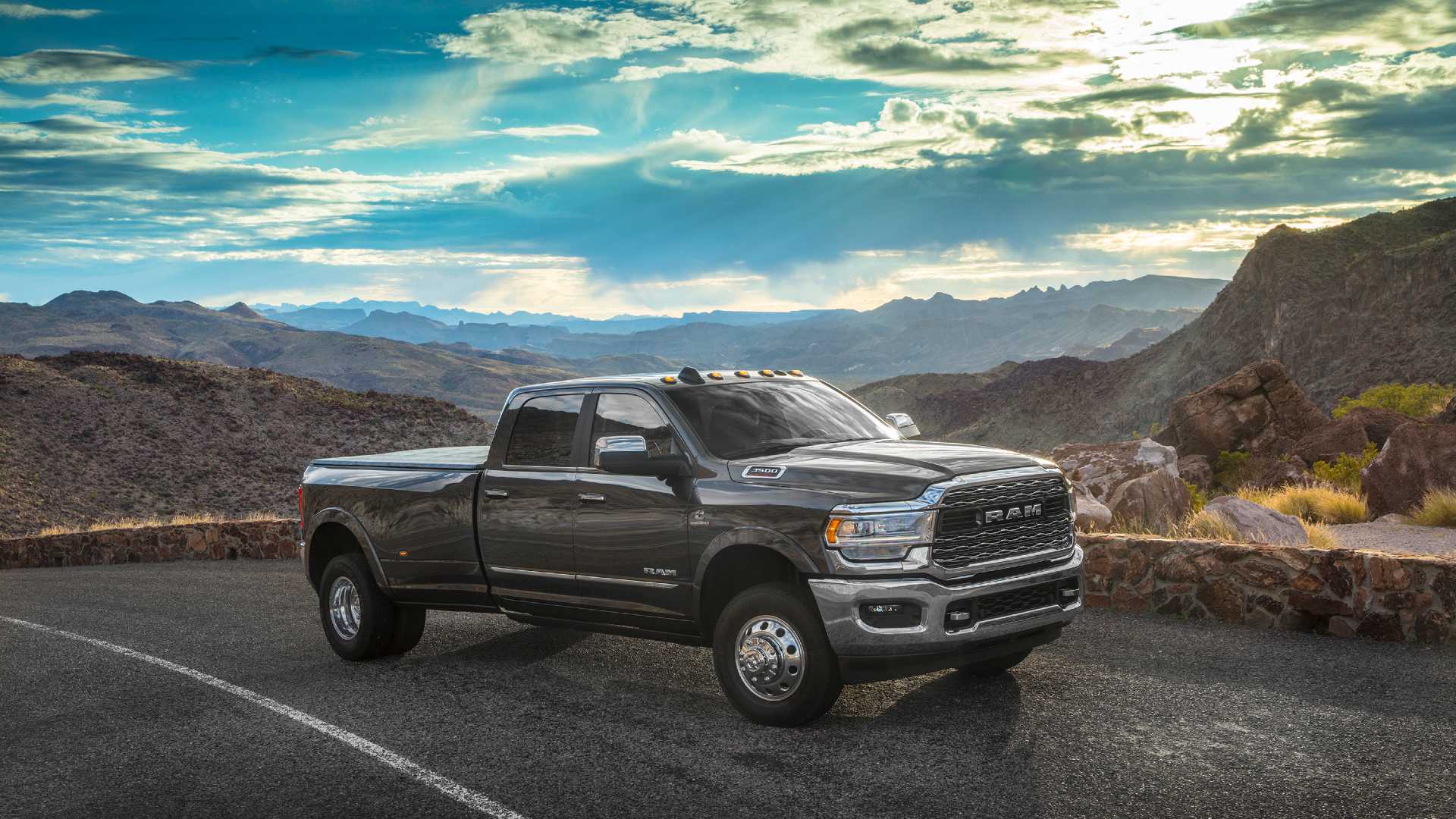 2019 RAM 3500 Heavy Duty side