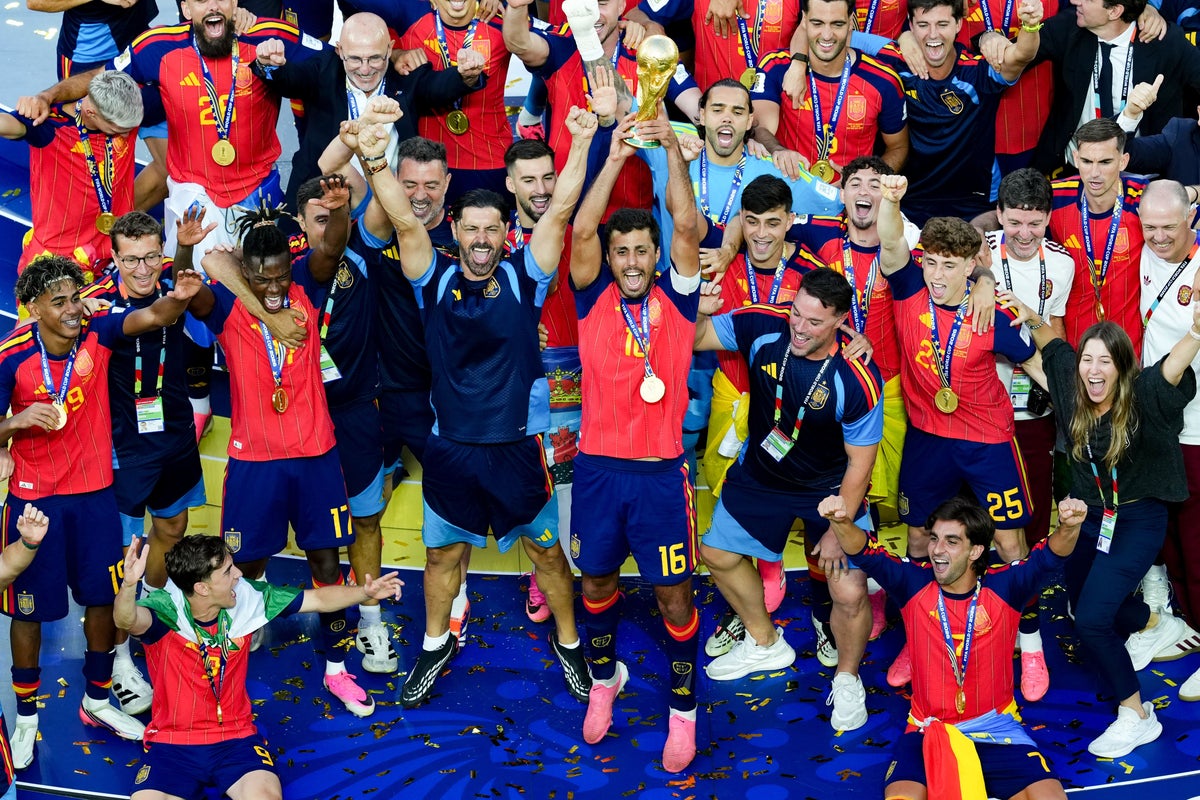 Spanish football fans flood London’s streets after World Cup triumph