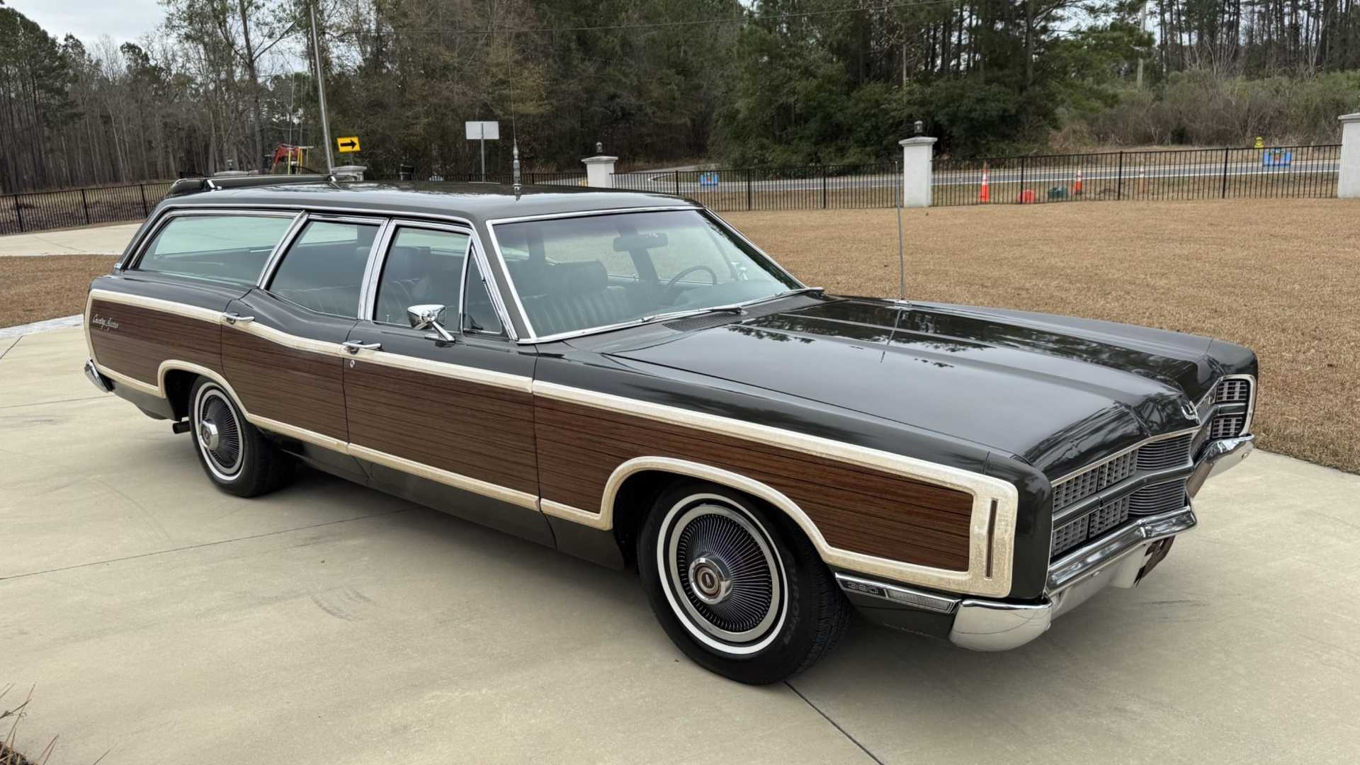 3/4 front view of 1969 Ford LTD Country Squire