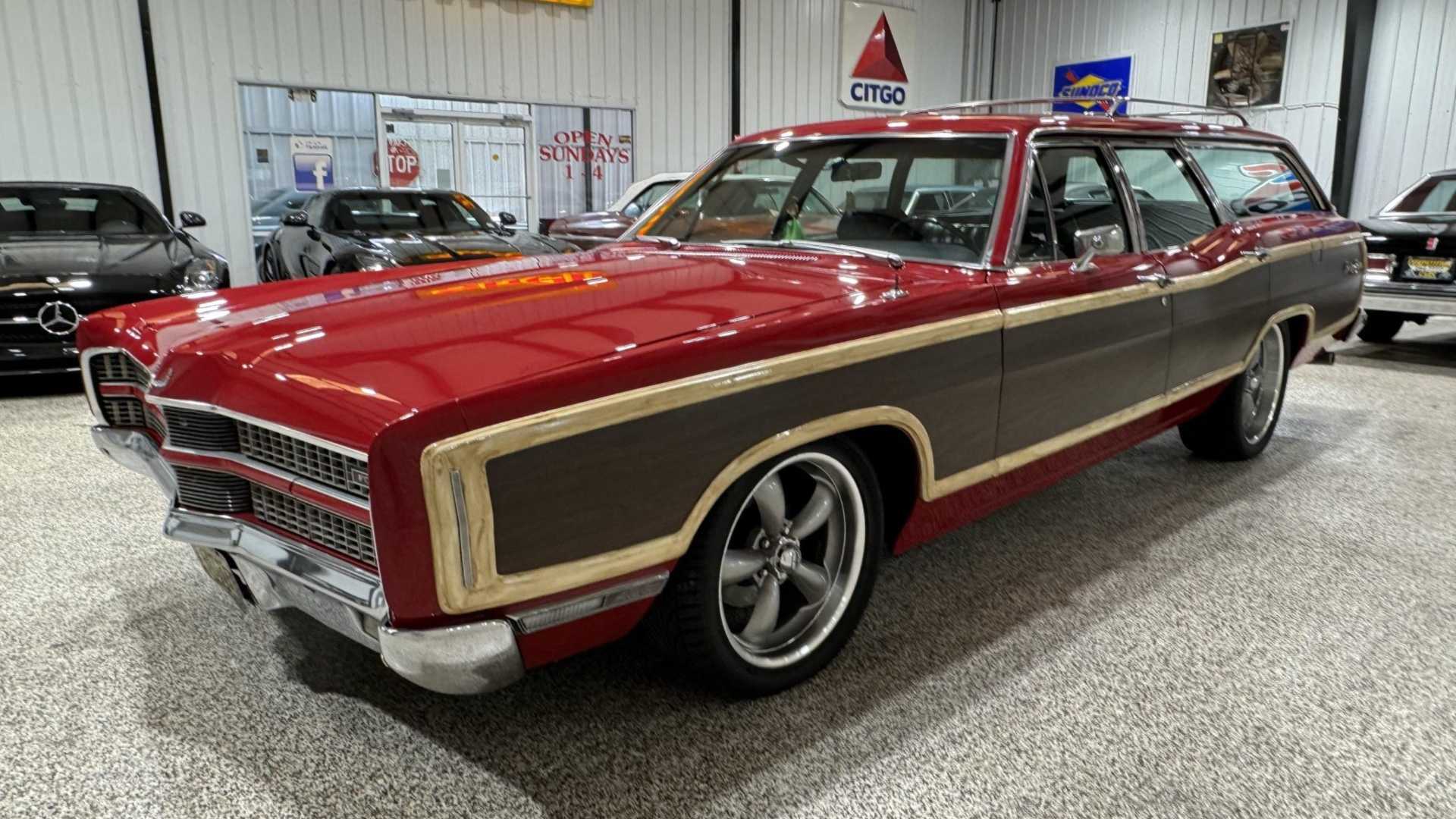 3/4 front view of 1969 Ford LTD Country Squire 429