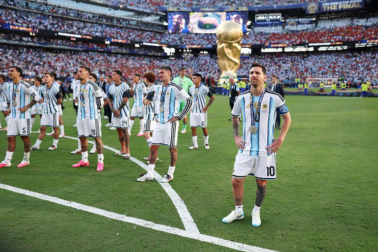Argentina stars all stood with their backs to Spain in front of their fans as the winners received their World Cup medals