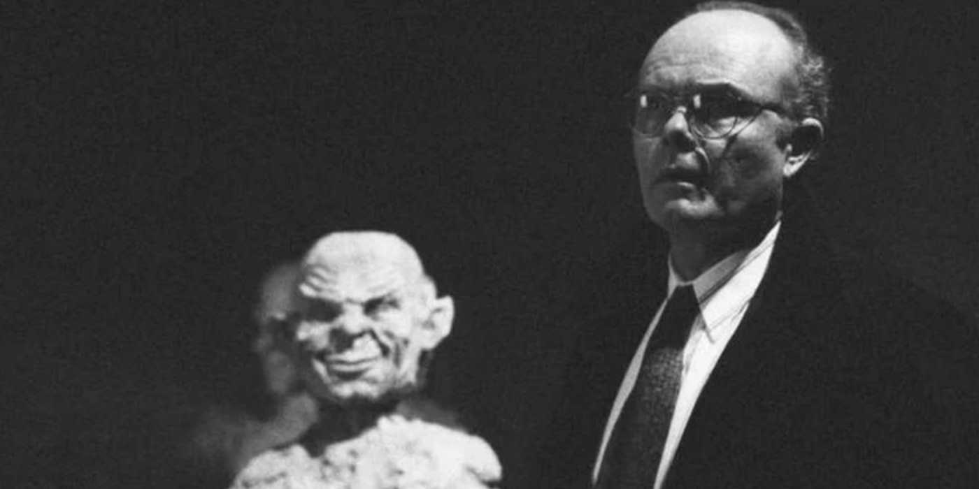 A gargoyle statue is at the center of the murder plot in X-Files episode