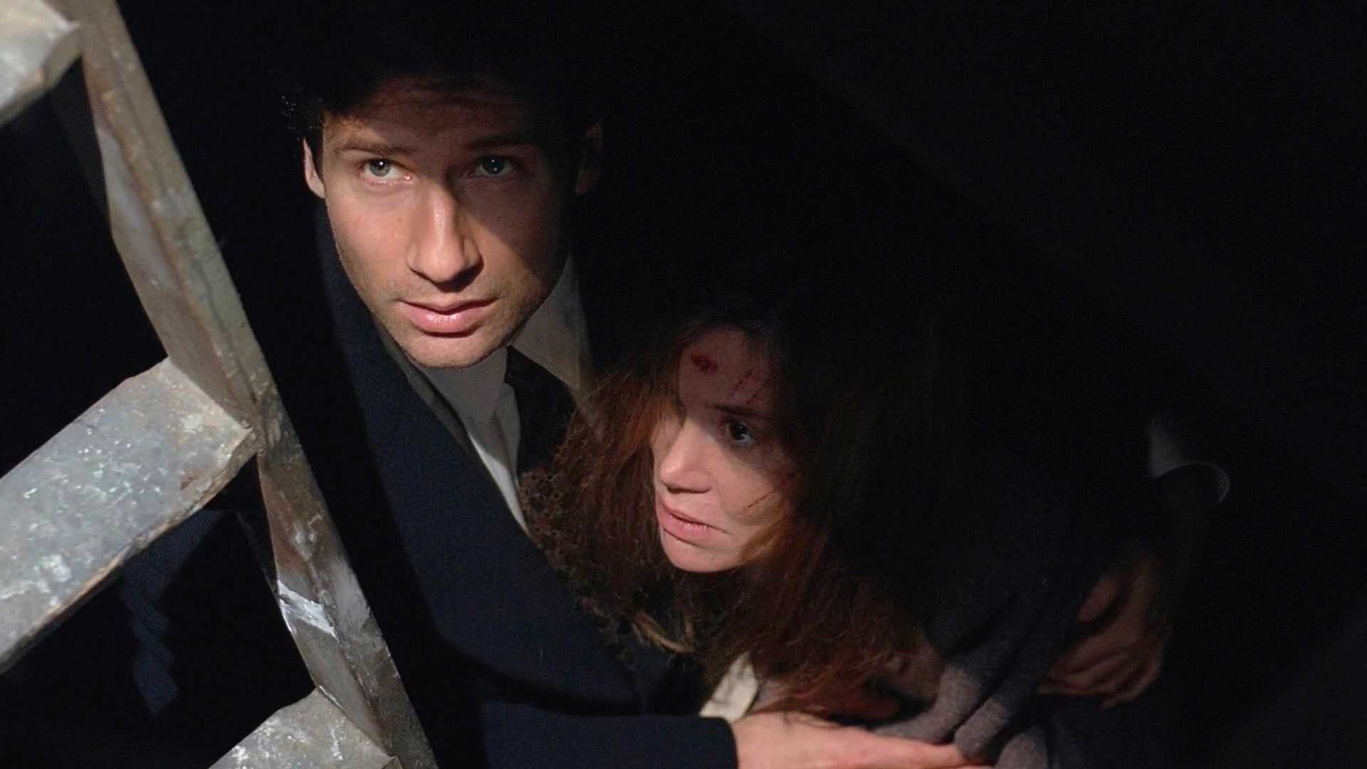 Mulder rescues a woman in X-Files oubliette
