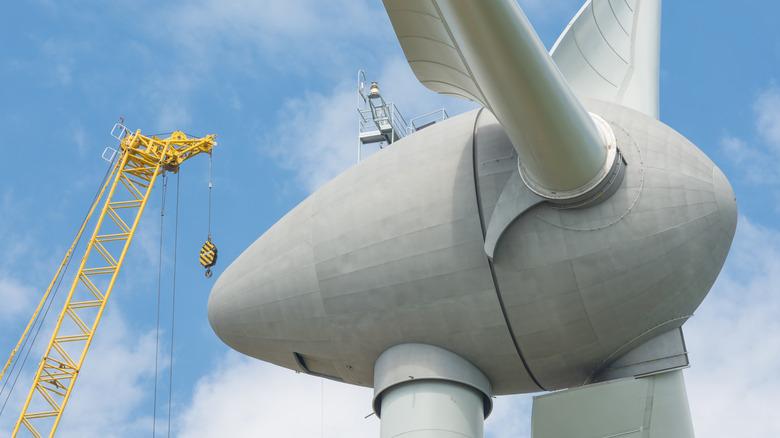 Disassembling a wind turbine's blades