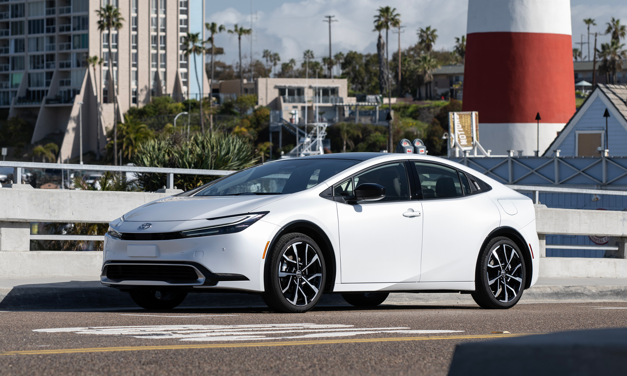 2027 Toyota Prius Plug-in Hybrid (4)